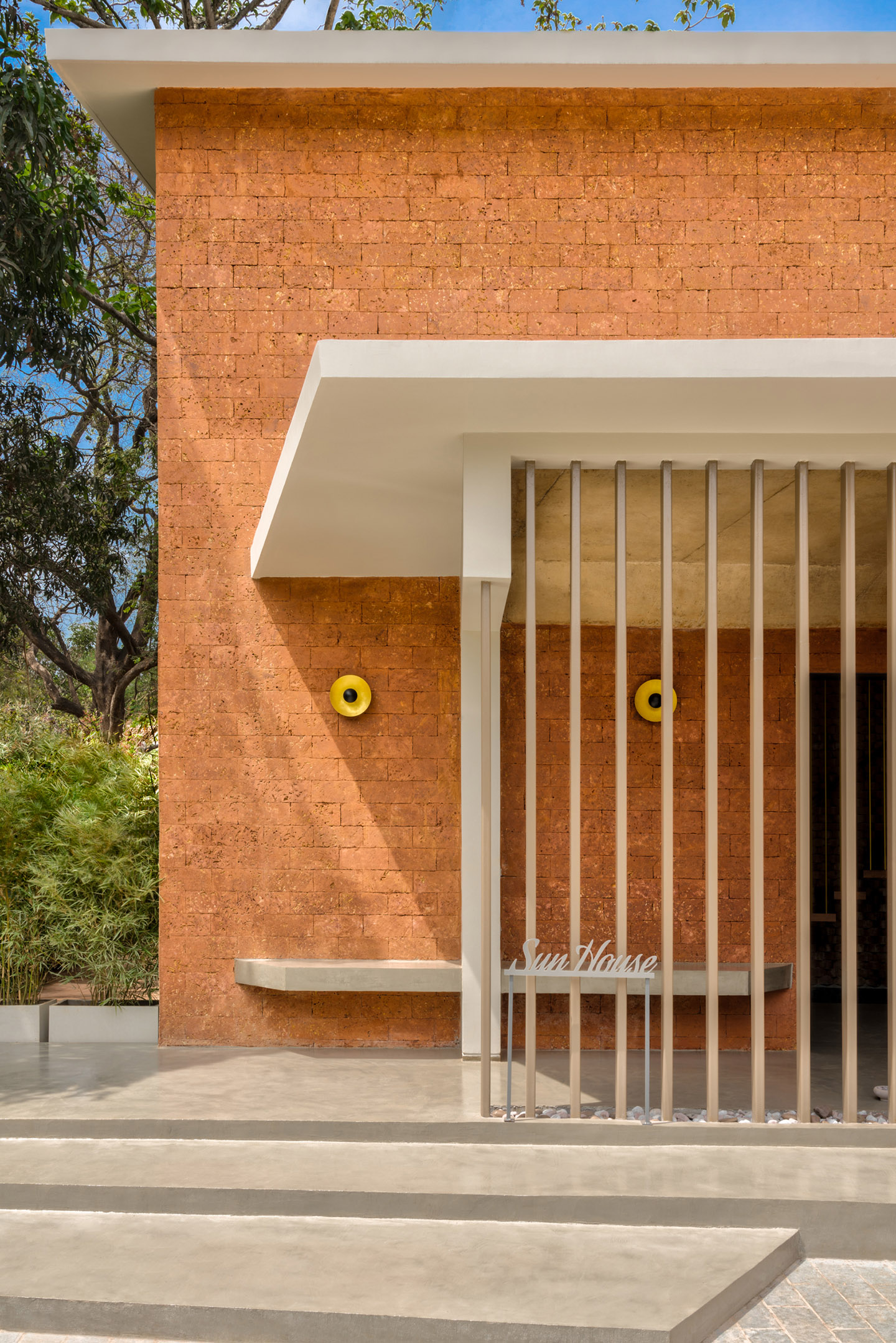 SAV-Sun-House-Interior Brickwall Designs